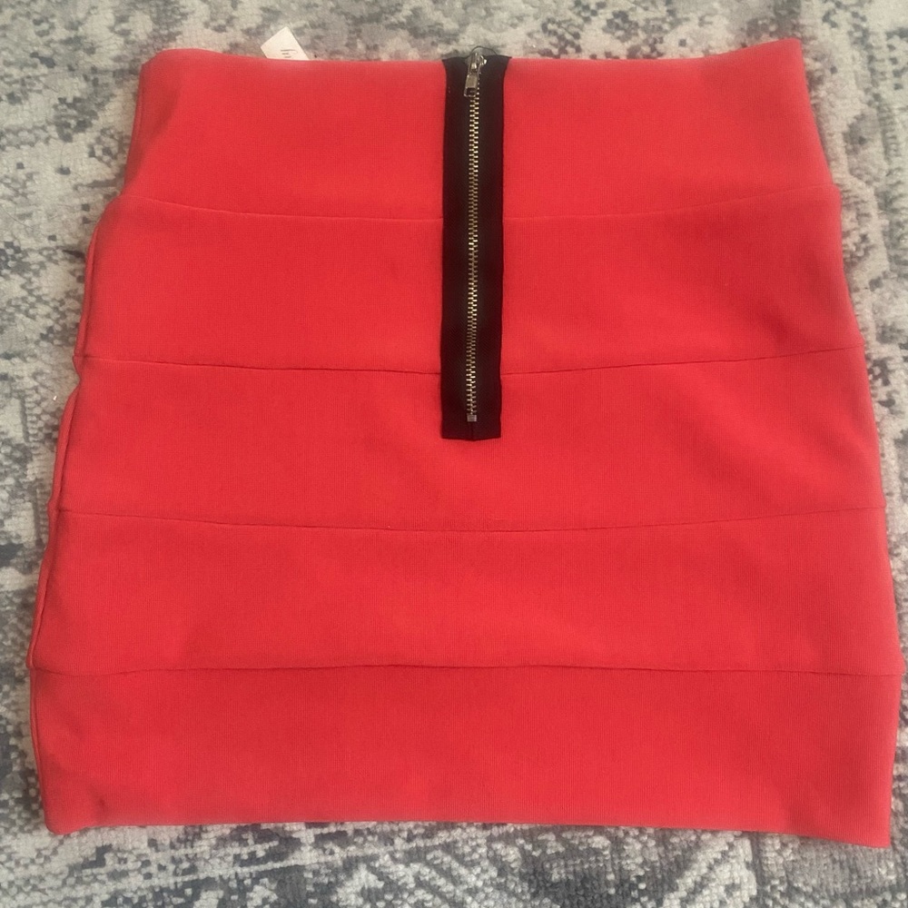 Mini Skirt 🔥🔥🔥 - Picture 2 of 4
